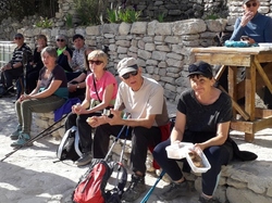  <a style='color: #fff;' href='/uploaded/photo/autour-de-beaumes-de-venise-par-le-domaine-durban-et-la-chapelle-ste-hilaire-64303879b16e2.jpg'>(Télécharger)</a>