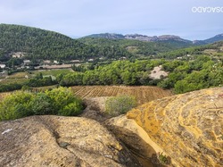  <a style='color: #fff;' href='/uploaded/photo/le-rocher-de-rocalinaud-653aca9eb8d7d.jpg'>(Télécharger)</a>