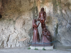 ermitage troglodyte de St Antoine de Galamus <a style='color: #fff;' href='/uploaded/photo/sy-jour-y-tautavel-6862aedd9684f.jpg'>(Télécharger)</a>