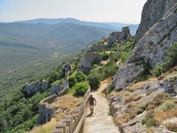 Peyrepertuse <a style='color: #fff;' href='/uploaded/photo/sy-jour-y-tautavel-6862afe44474a.jpg'>(Télécharger)</a>